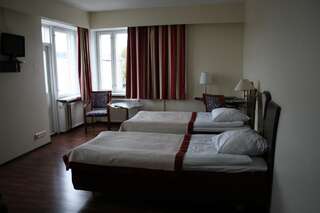 Отель Haminan Seurahuone Хамина Стандартный двухместный номер с 2 отдельными кроватями-5